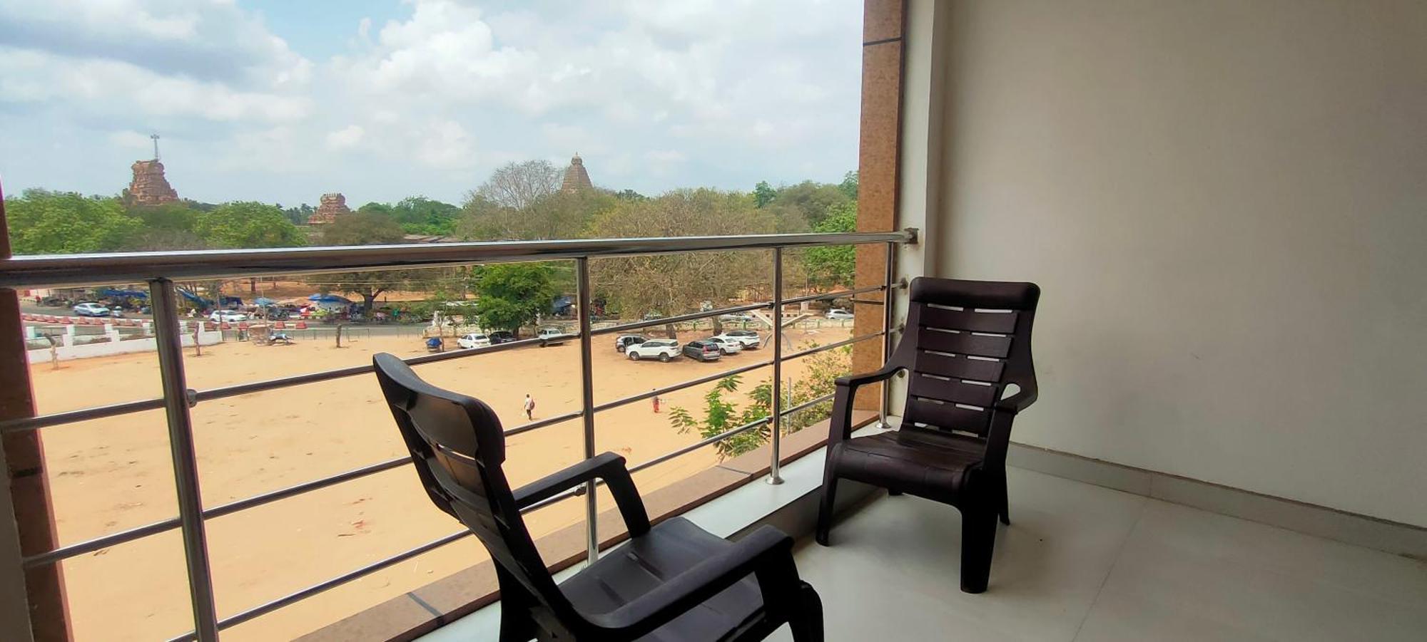 Srirathna Temple View Inn Thanjavur Buitenkant foto