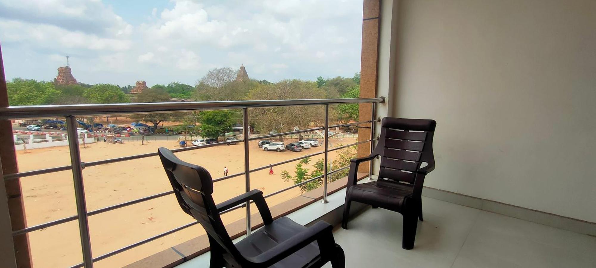 Srirathna Temple View Inn Thanjavur Buitenkant foto