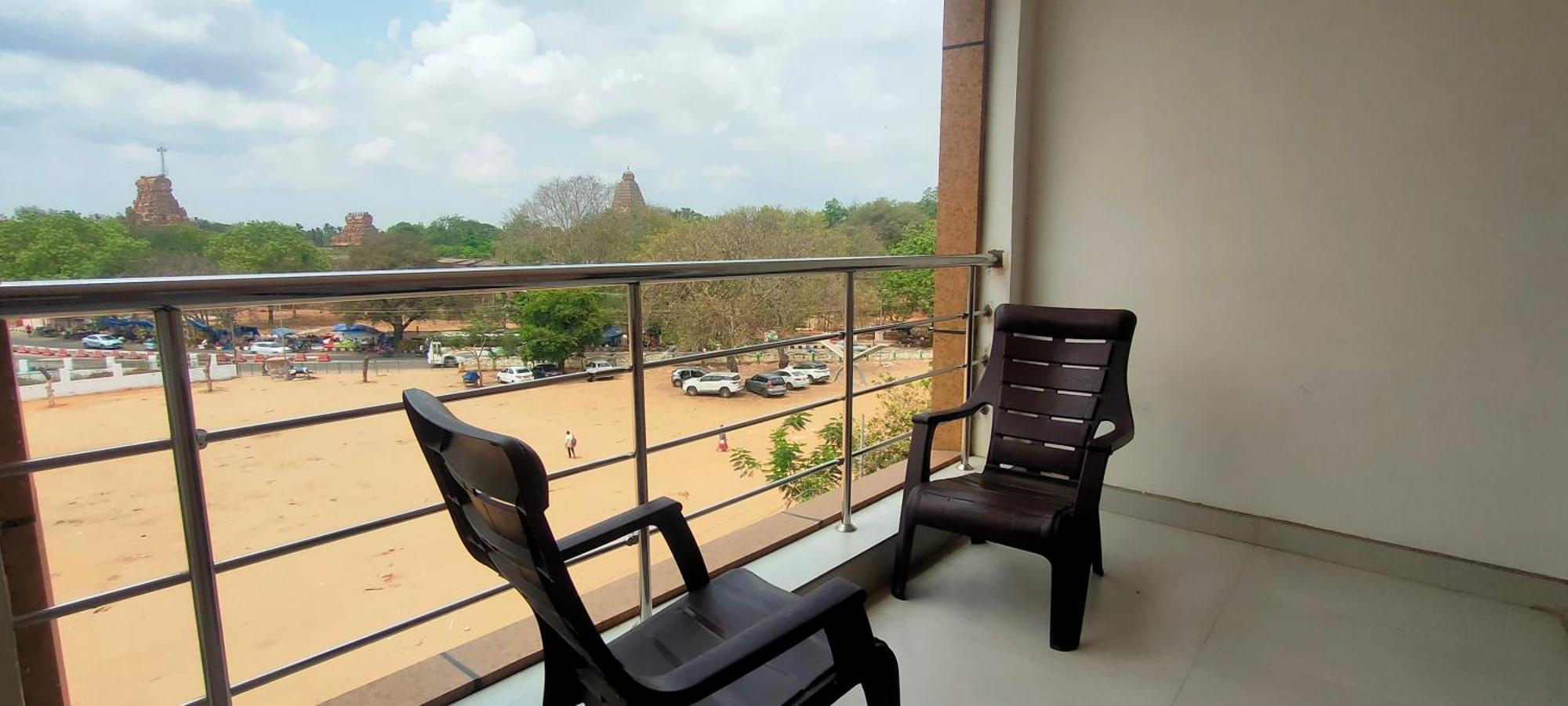 Srirathna Temple View Inn Thanjavur Buitenkant foto